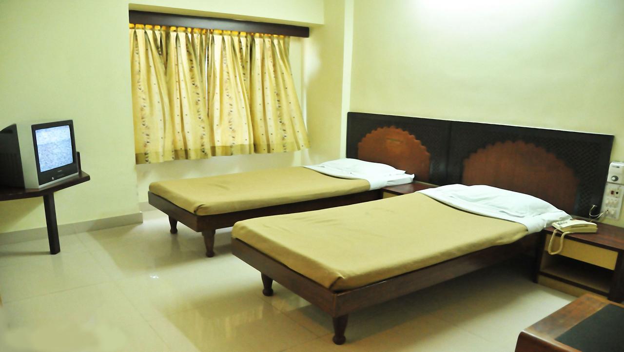 Готель Balajee Palace Гайдарабад Екстер'єр фото